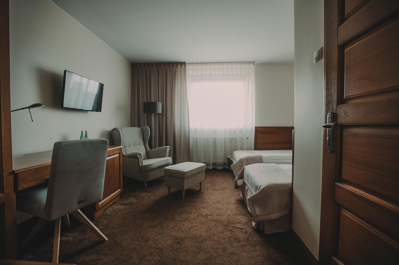 Hotel Restaurant Boss Miłosław Εξωτερικό φωτογραφία