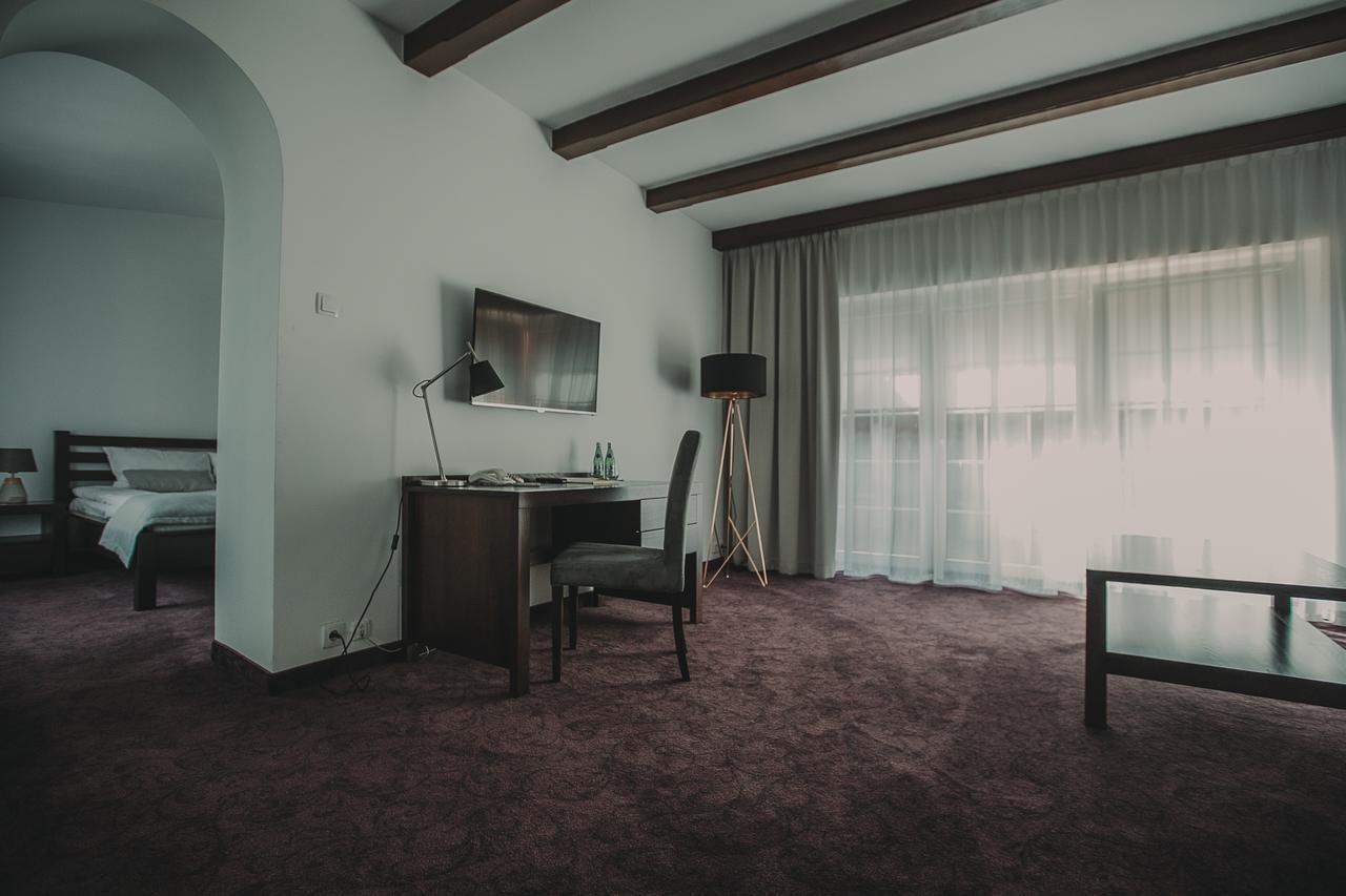 Hotel Restaurant Boss Miłosław Εξωτερικό φωτογραφία