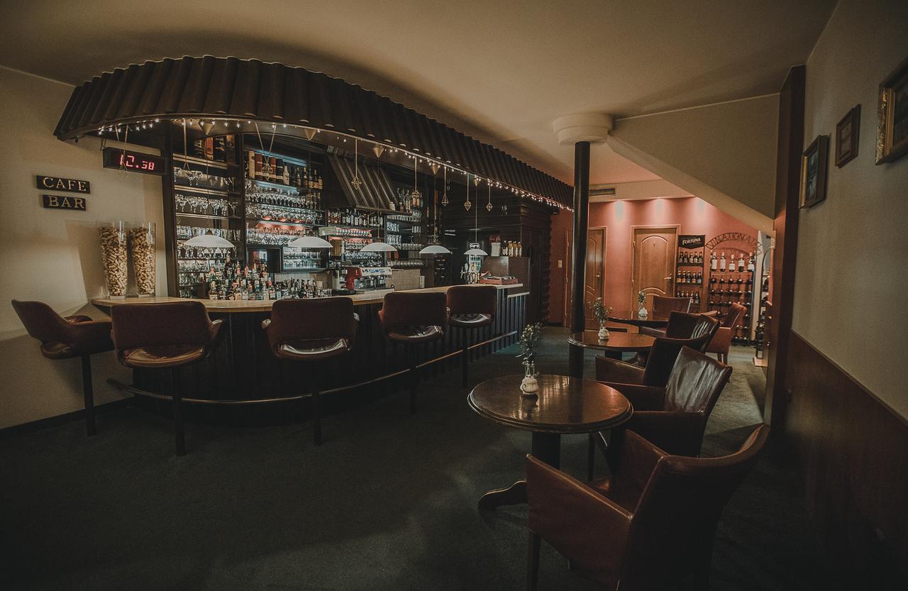 Hotel Restaurant Boss Miłosław Εξωτερικό φωτογραφία