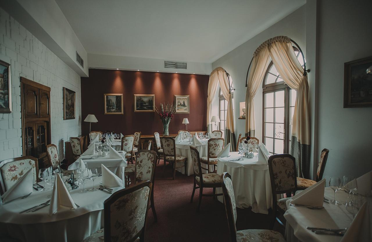 Hotel Restaurant Boss Miłosław Εξωτερικό φωτογραφία